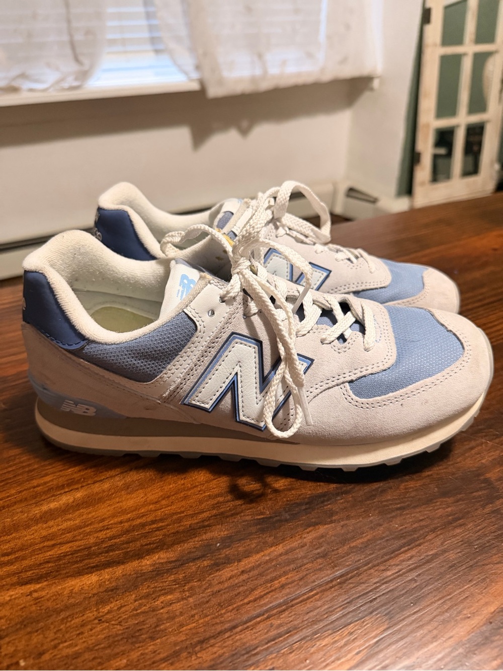 New Balance 574 Men’s Size 9 Low-Top suede Sneakers - Light Blue & White